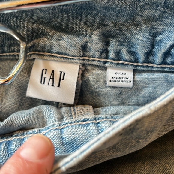 Gap Size US8 / 29 high waist, side button jean shorts - Picture 5 of 5